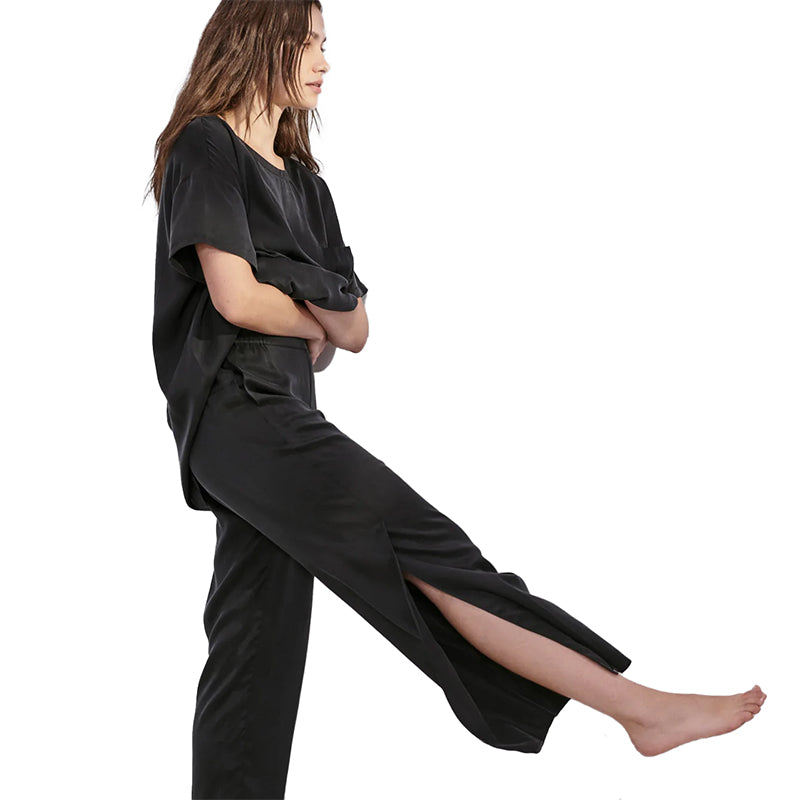 lunya-washable-silk-tee-and-pant-set-immersed-black-leg-slit-detail